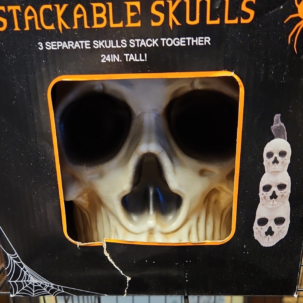 BNIB Stackable 3 tier Skulls Halloween Decor- 24"
